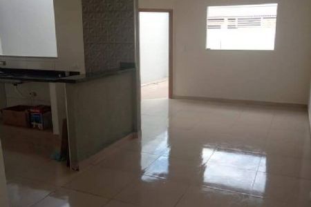 Casa à venda com 2 quartos, 72m² - Foto 1