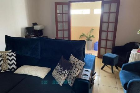 Casa à venda com 3 quartos, 170m² - Foto 1