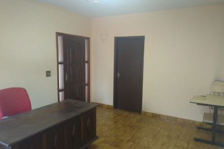 Casa à venda com 3 quartos, 184m² - Foto 1