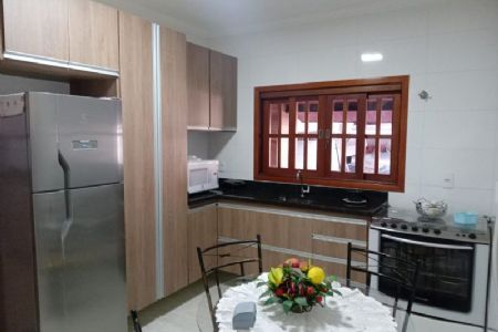 Casa à venda com 2 quartos, 198m² - Foto 1