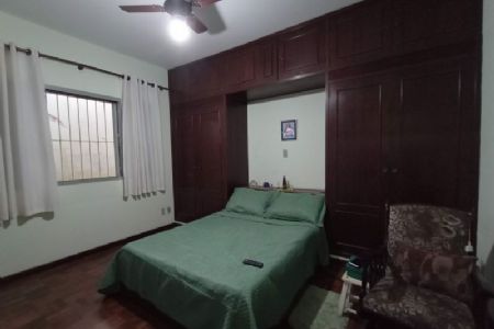 Casa à venda com 3 quartos, 220m² - Foto 1