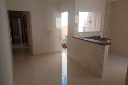 Casa à venda com 2 quartos, 100m² - Foto 1