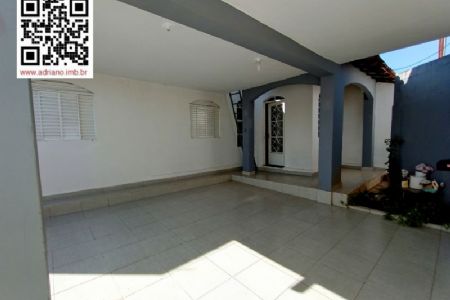 Casa à venda com 4 quartos, 131m² - Foto 1