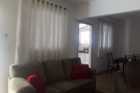 Casa à venda com 2 quartos, 120m² - Foto 1