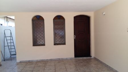 Casa à venda com 3 quartos, 100m² - Foto 1