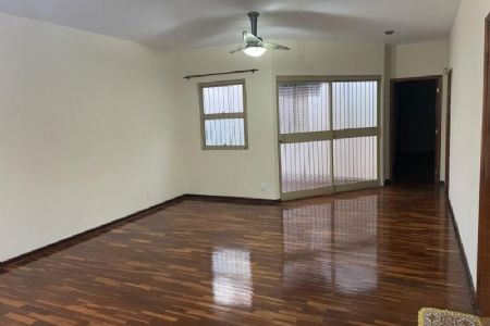 Casa à venda com 3 quartos, 150m² - Foto 1