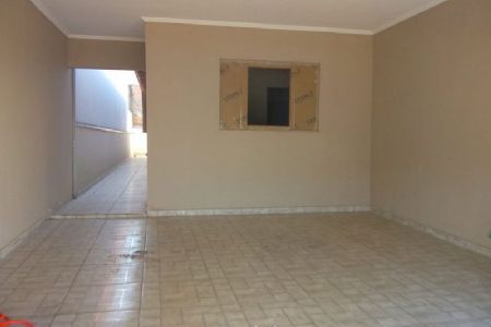 Casa à venda com 2 quartos, 100m² - Foto 1