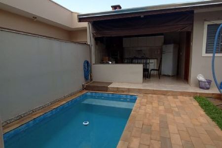 Casa à venda com 4 quartos, 205m² - Foto 1