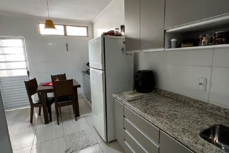 Casa à venda com 2 quartos, 85m² - Foto 1