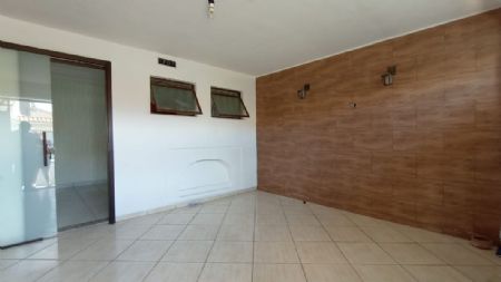 Casa à venda com 3 quartos - Foto 1