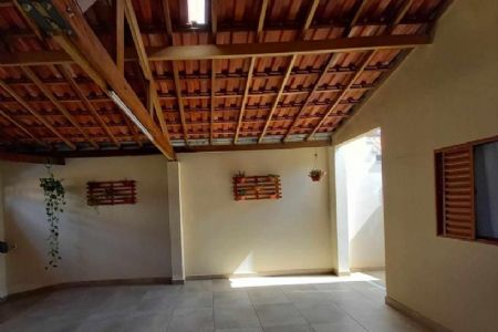 Casa à venda com 2 quartos, 163m² - Foto 1