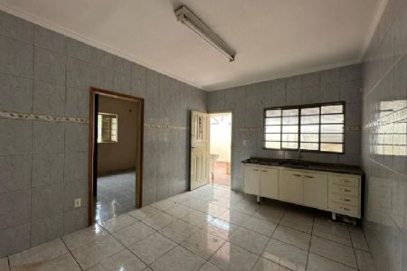 Casa à venda com 3 quartos, 99m² - Foto 1