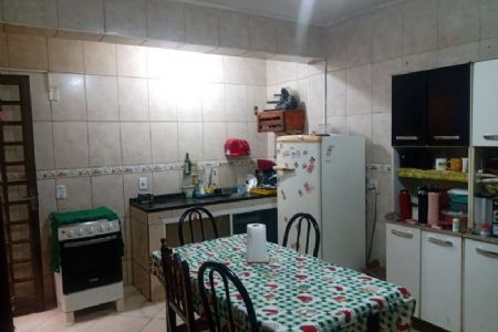 Casa à venda com 3 quartos, 120m² - Foto 1